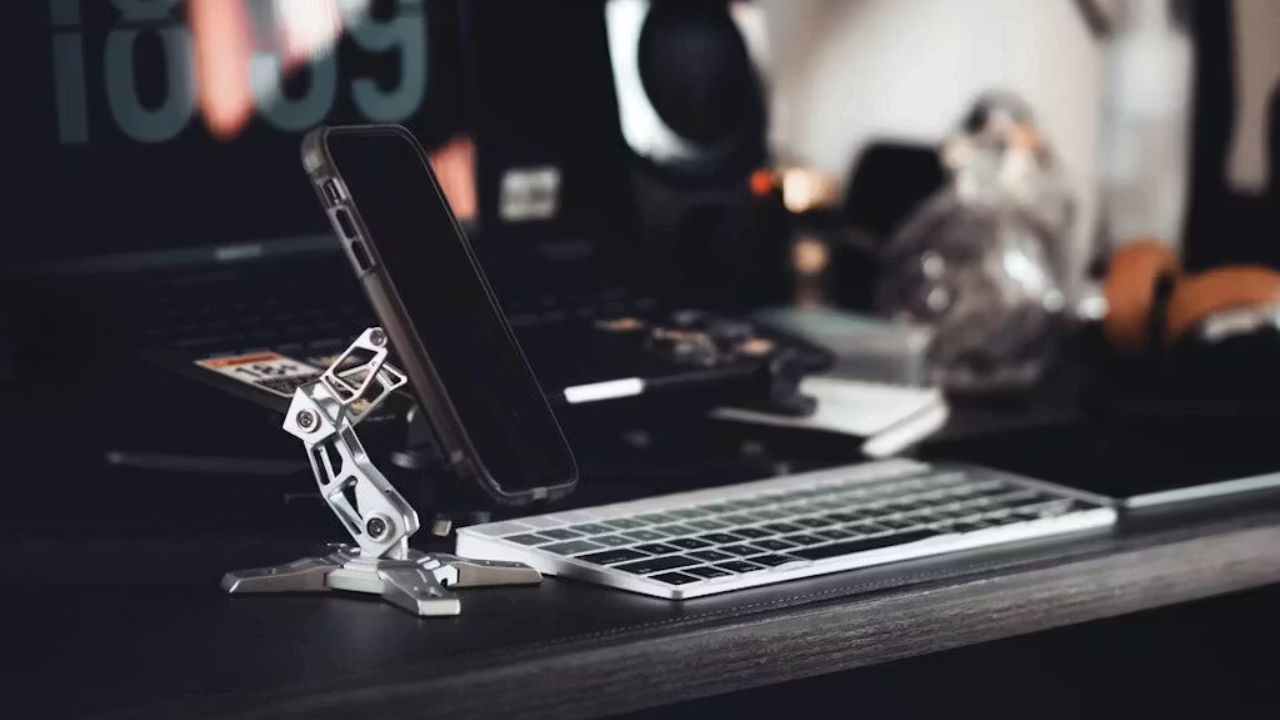 How a MagSafe Phone Stand Can Transform Your Desk Workflow
